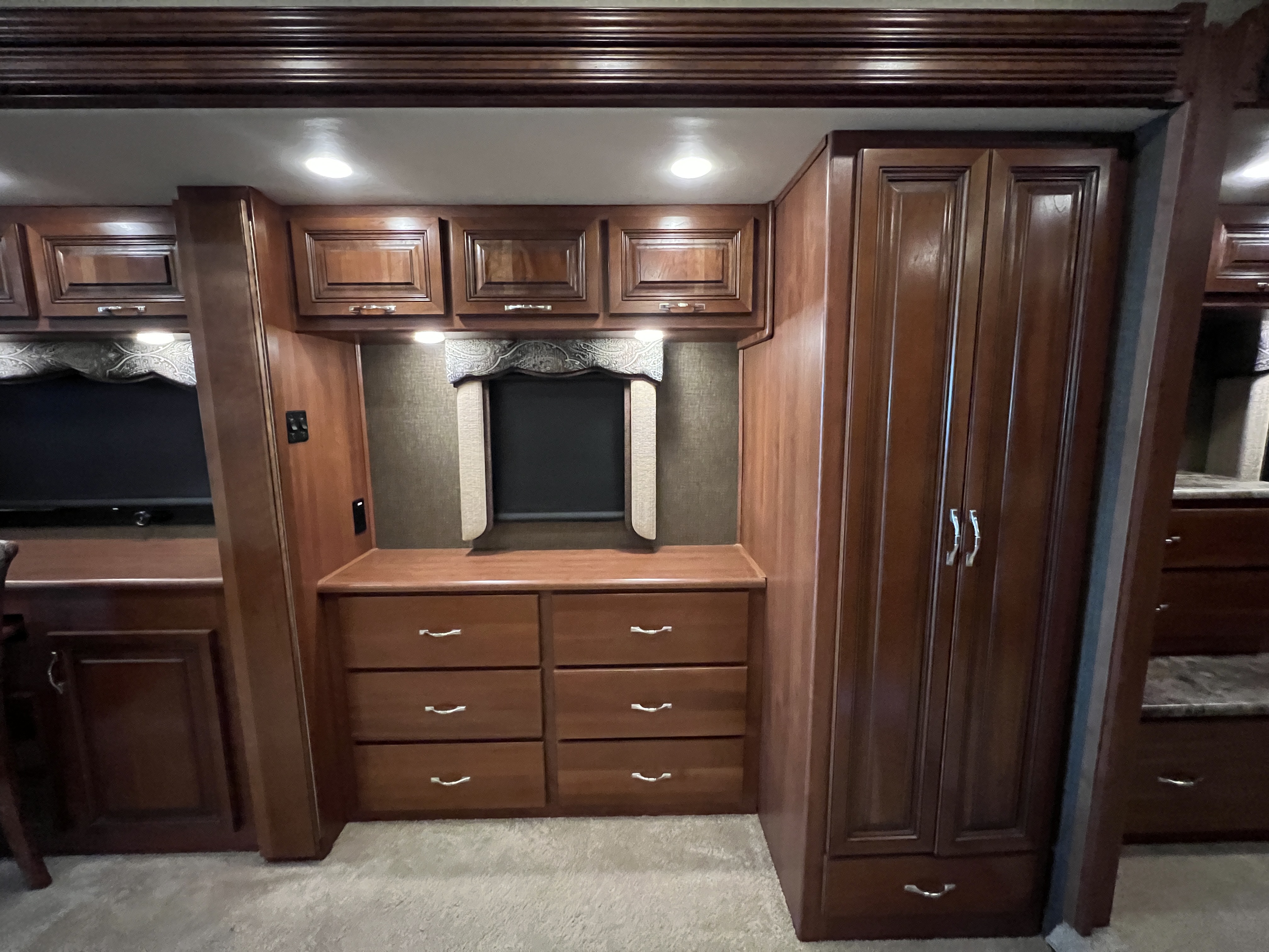 2015 Holiday Rambler Ambassador 38FST - Image 18