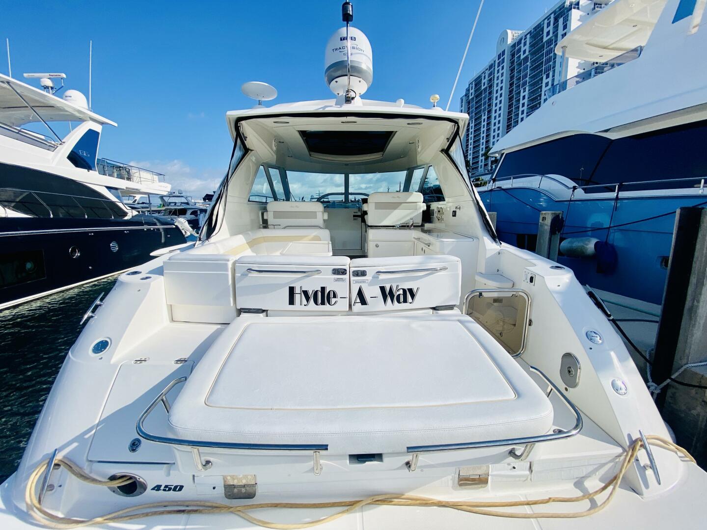 2010 Sea Ray 450 Sundancer - Image 4