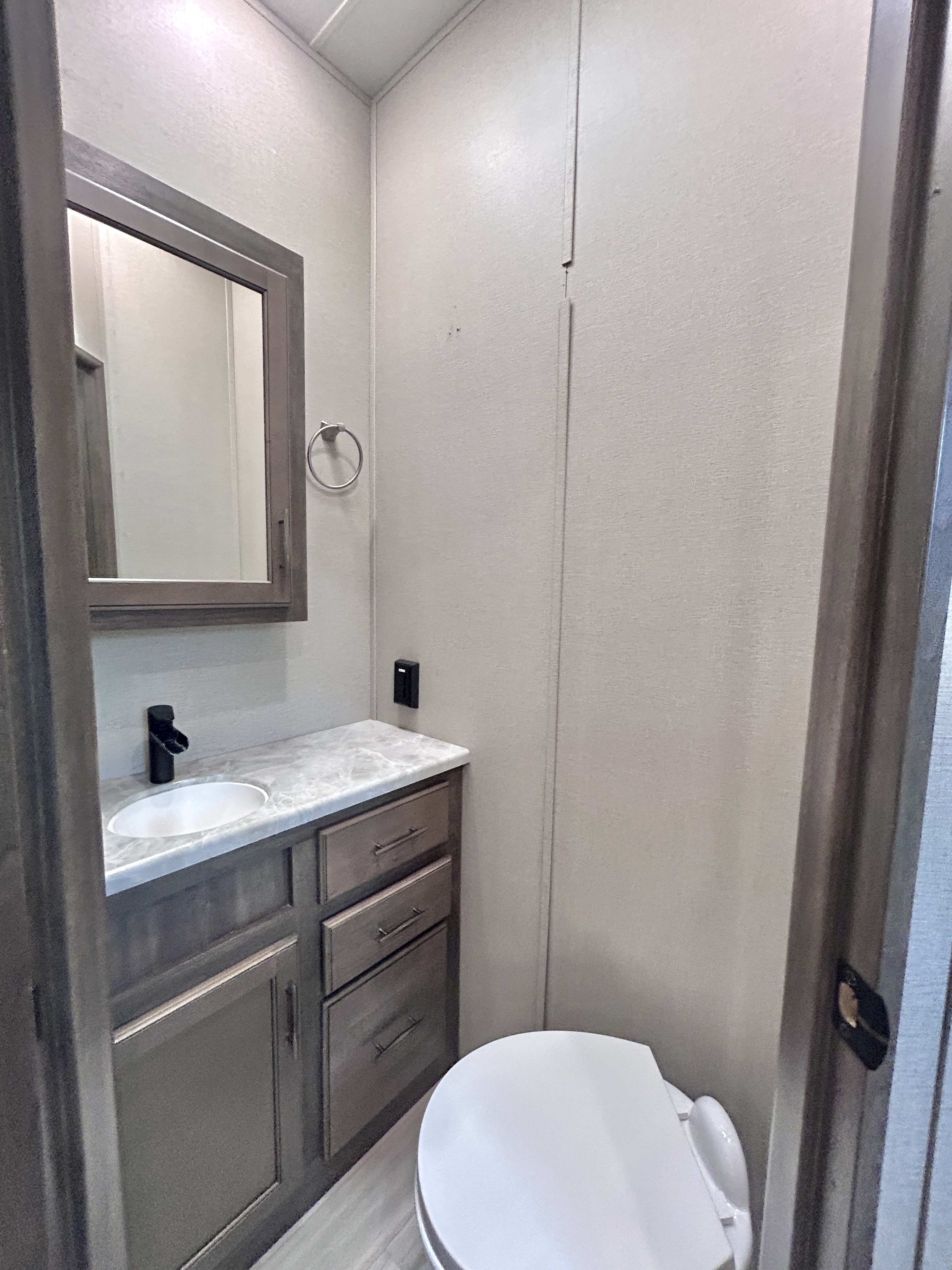 2021 Grand Design 373FB SOLITUDE - Image 21