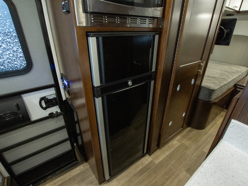 2020 Regency RV Ultra Brougham 25TB - Image 9