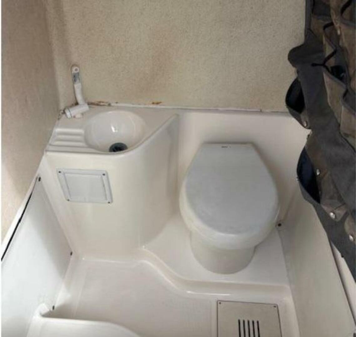 2013 Center Console Scarab - Image 10