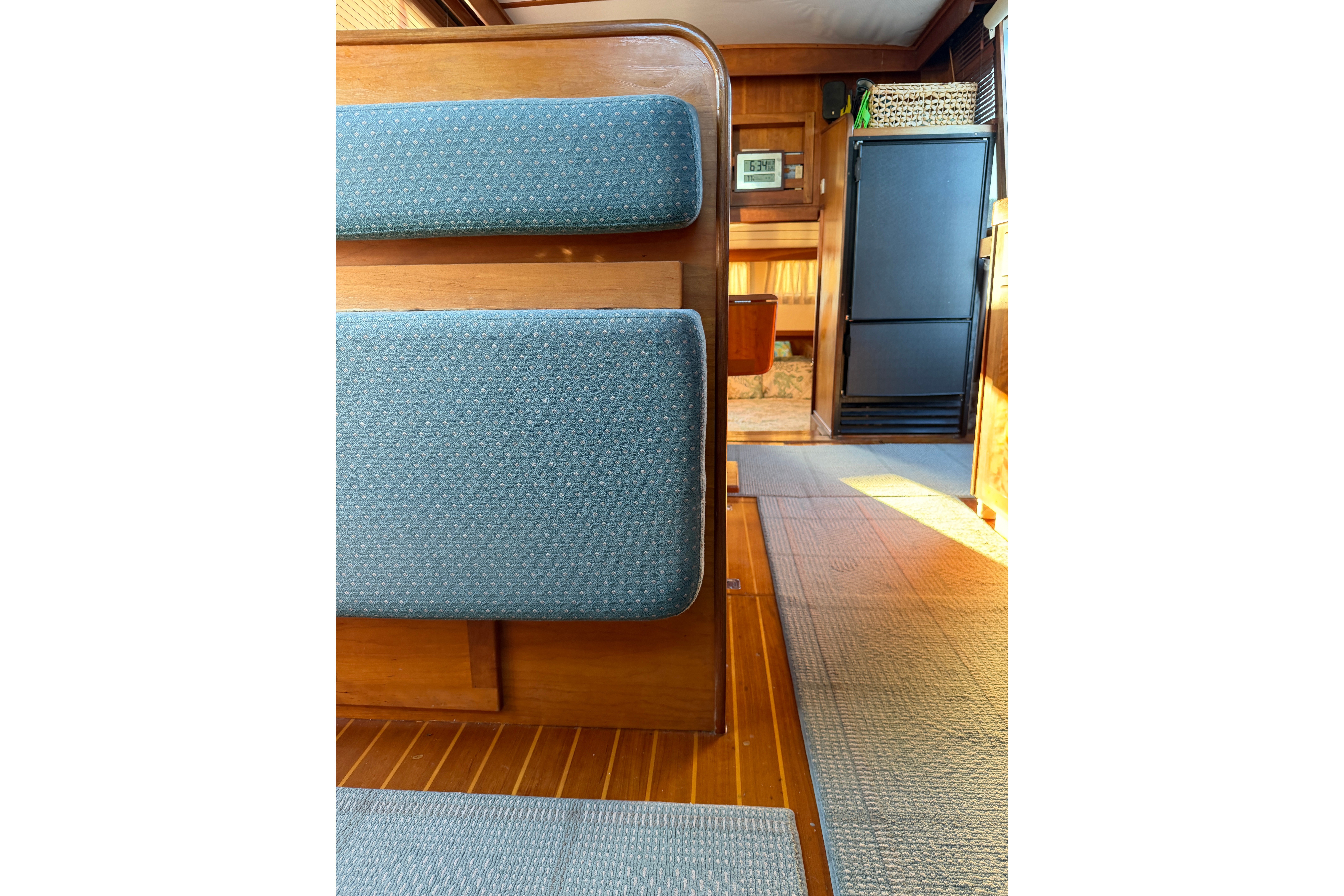 1998 Sabreline 36 AFT CABIN - Image 34