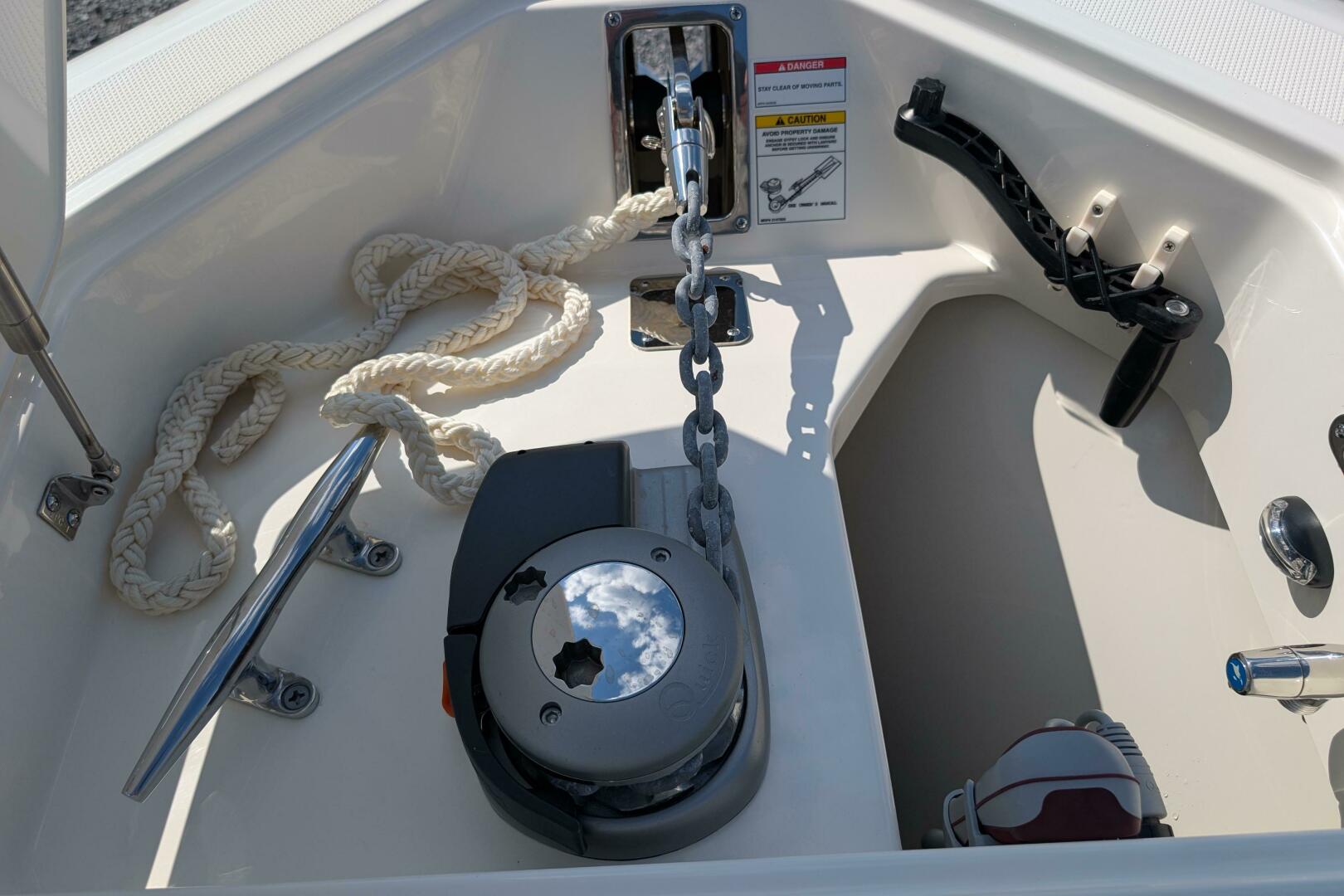 2024 Boston Whaler 350 Realm - Image 23