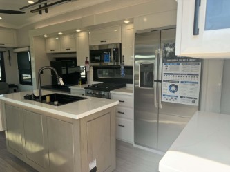 2027 JAYCO PINNACLE 32RLTS - Image 16