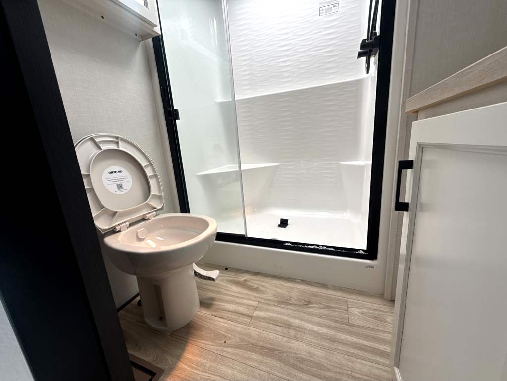 2027 VENTURE RV SPORTTREK 353VIK - Image 21