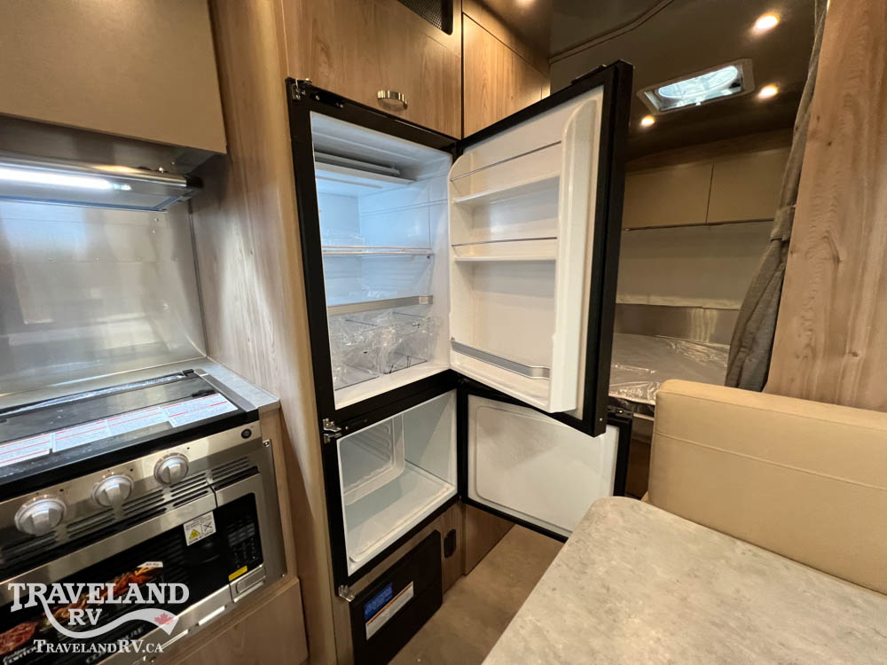 2027 Airstream Flying Cloud 23FBQ - Image 20