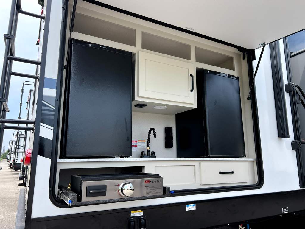 2027 VENTURE RV SPORTTREK 333VIK - Image 5