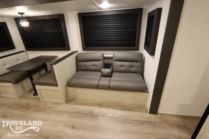 2025 Coachmen Northern Spirit DLX 5320BEDS - Image 17