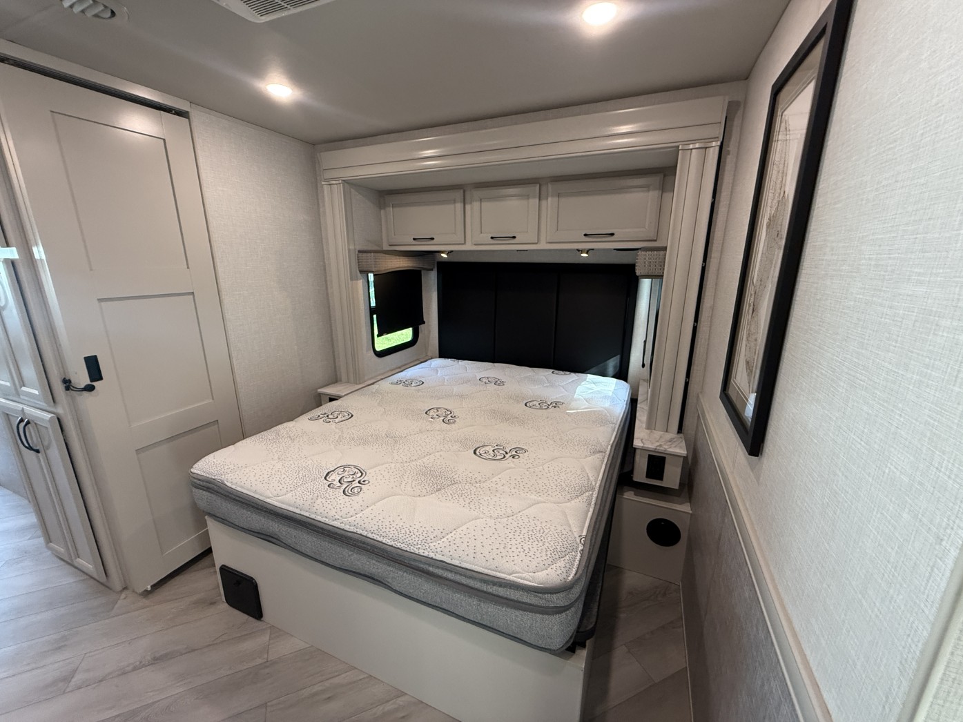 2025 Holiday Rambler Invicta 36Y - Image 20
