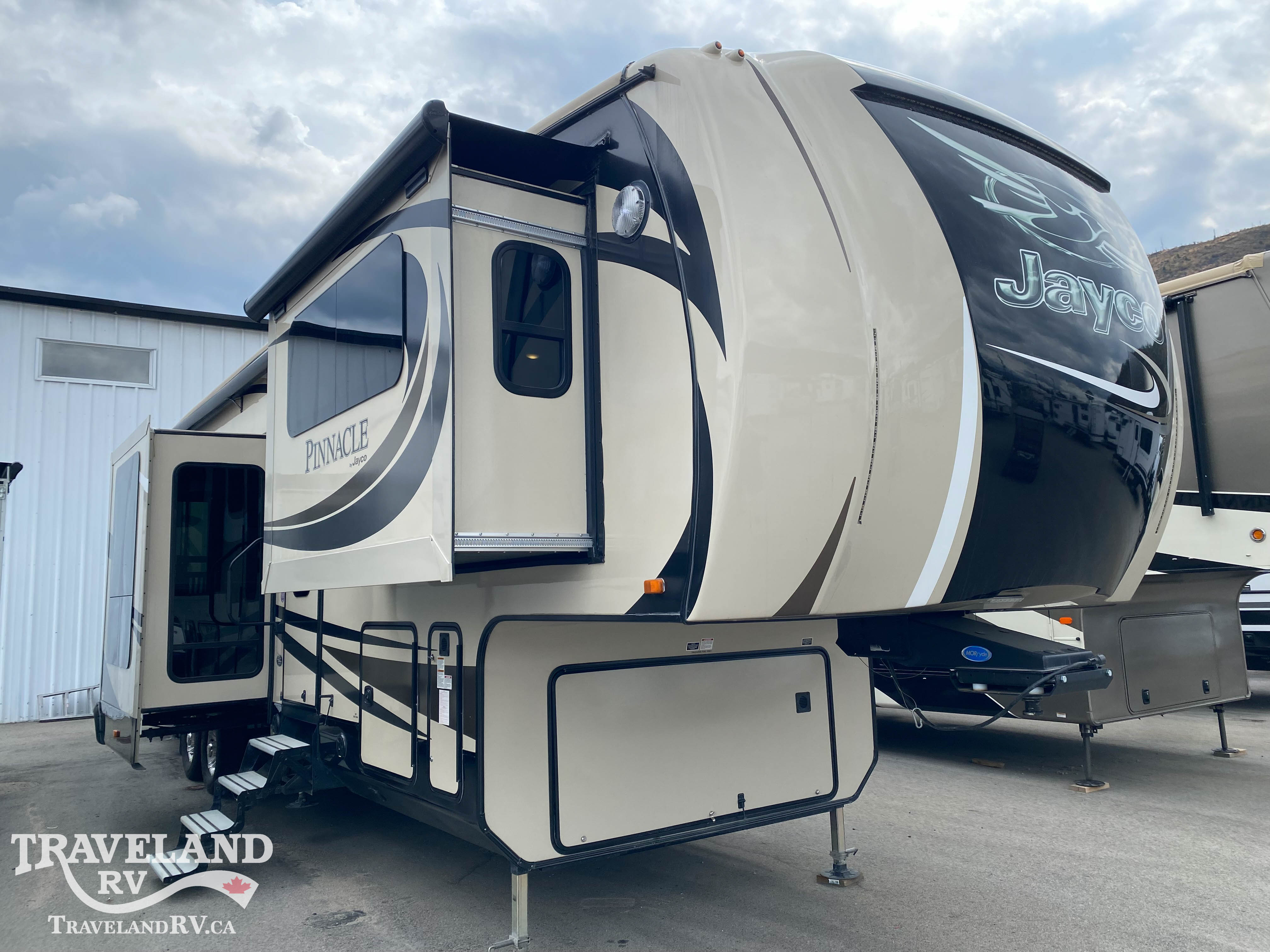 2016 Jayco Pinnacle 38FLSA - Image 1
