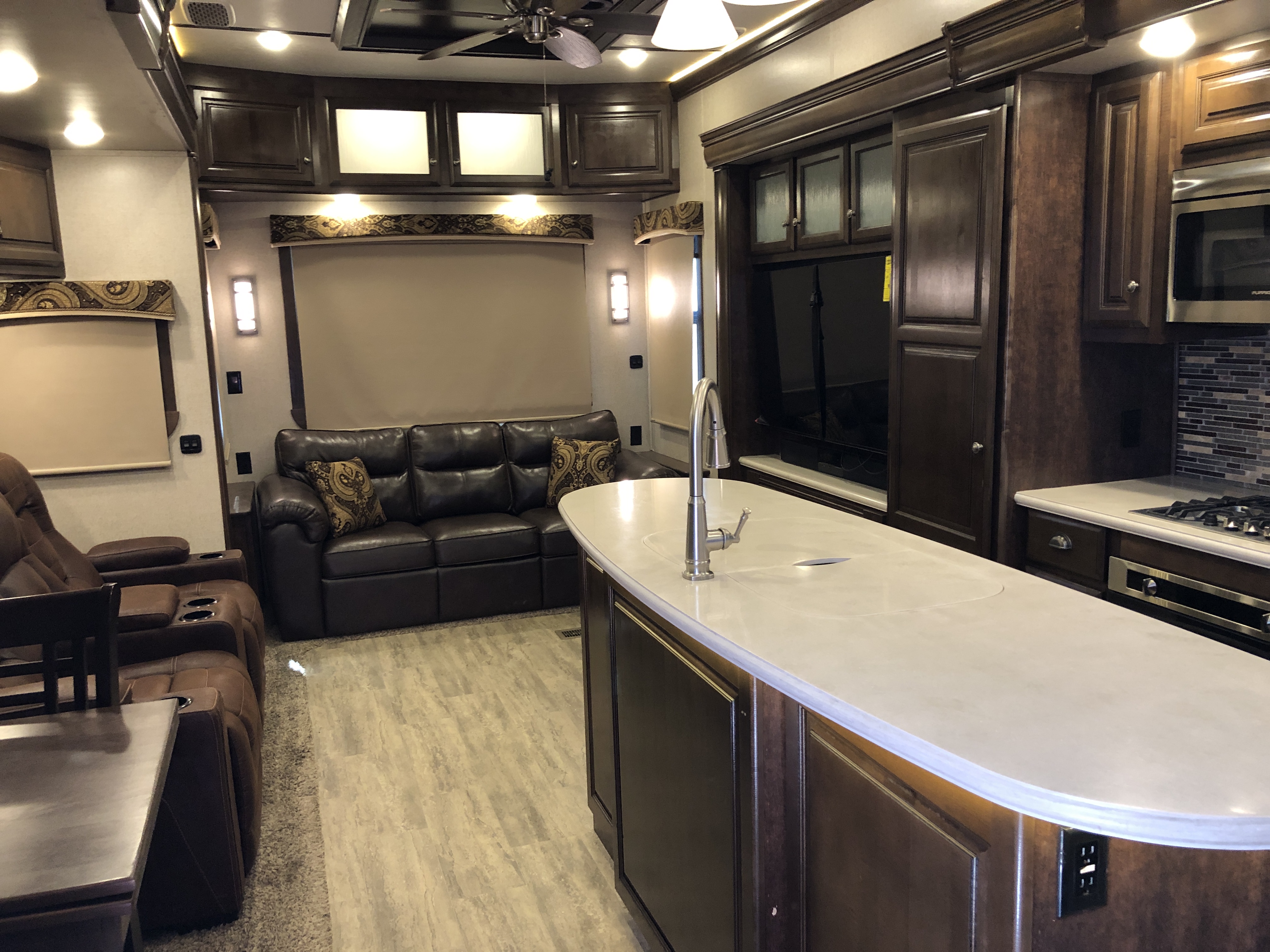 2017 REDWOOD RV 3821RL - Image 14