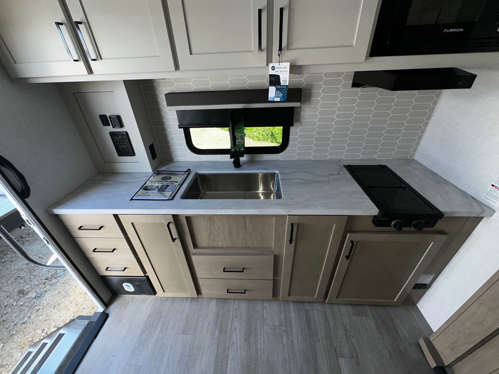 2027 Ember RV E-Series 24RLD - Image 12