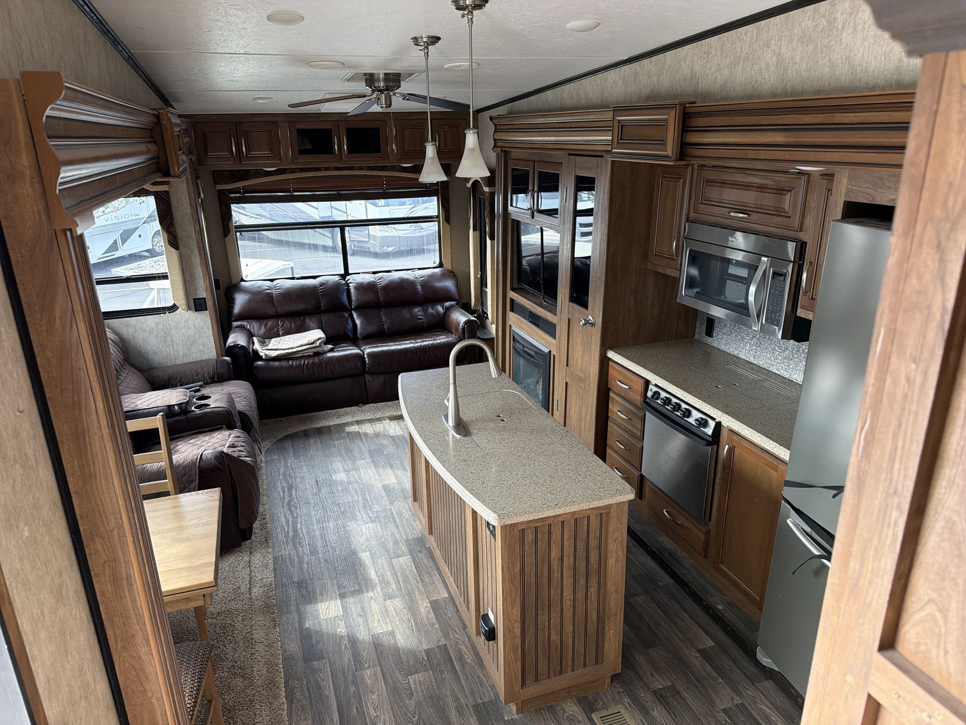 2015 Keystone Montana High Country 353RL - Image 28