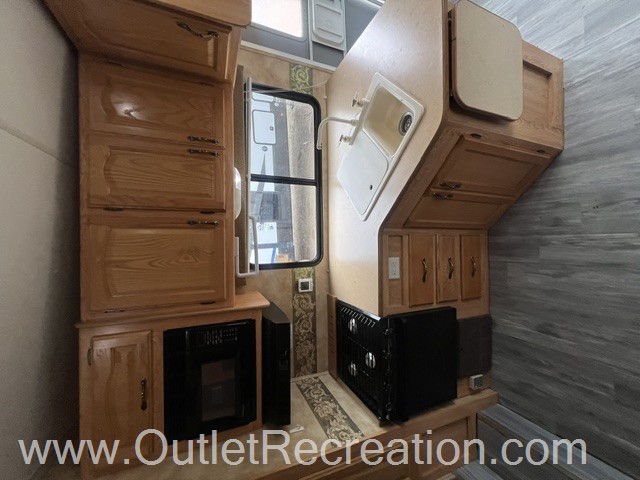 2005 KEYSTONE RV LAREDO 25RL - Image 9