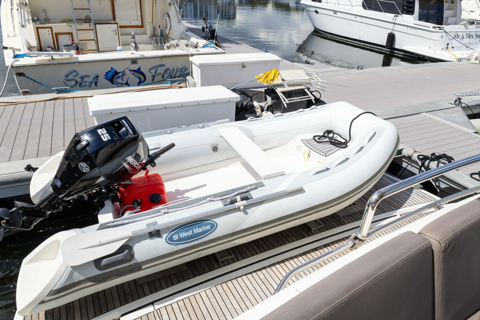 2018 Prestige 500 Flybridge - Image 9