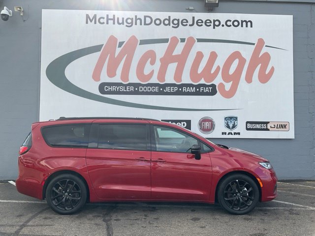 2025 Chrysler Pacifica Limited FWD - Image 4