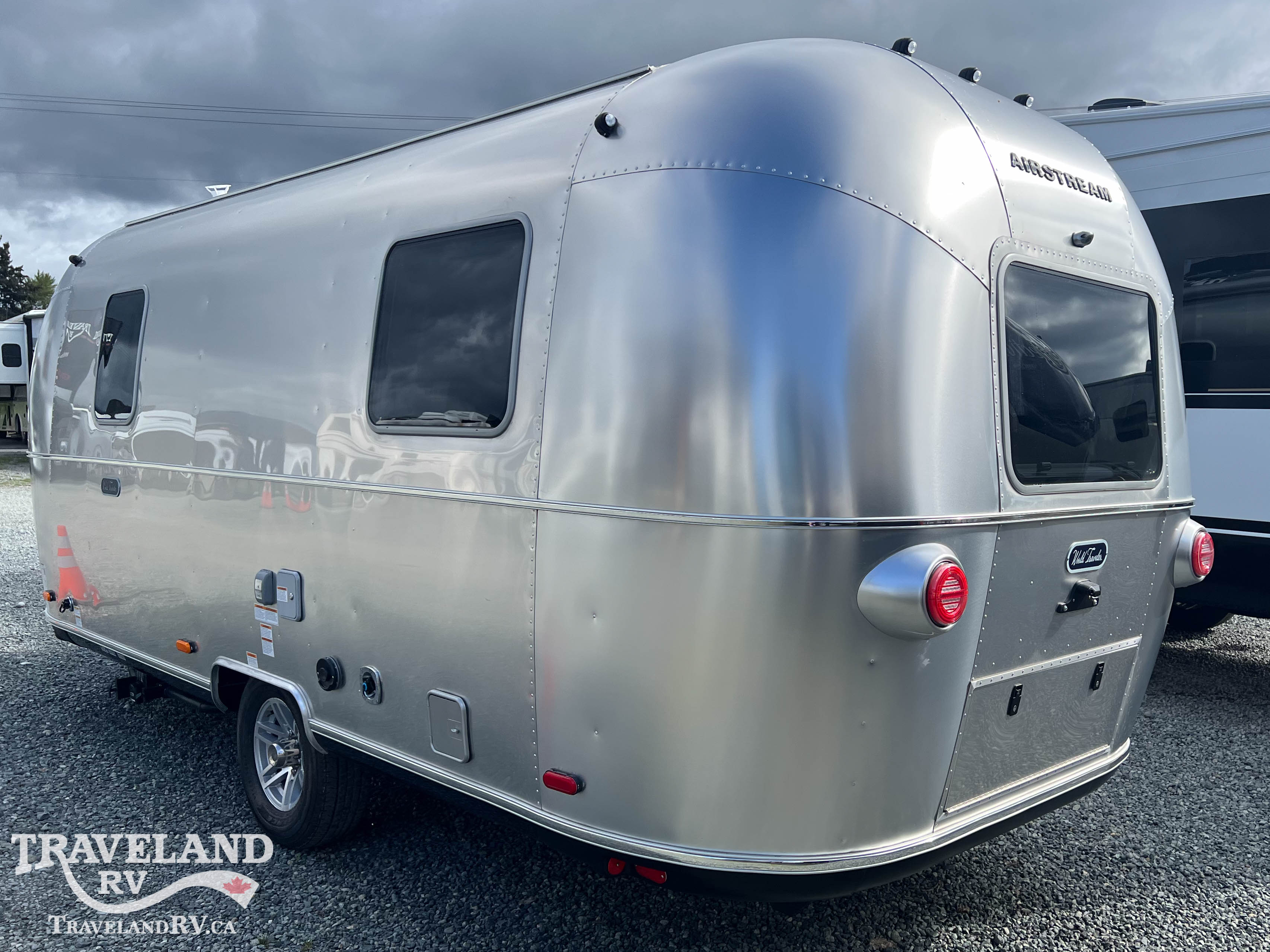 2026 AIRSTREAM 22RB WORLD TRAVELER - Image 5