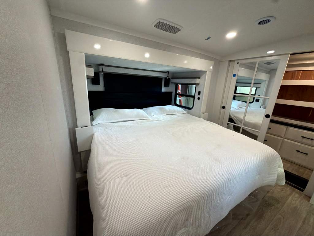 2027 JAYCO PINNACLE 32RLTS - Image 30