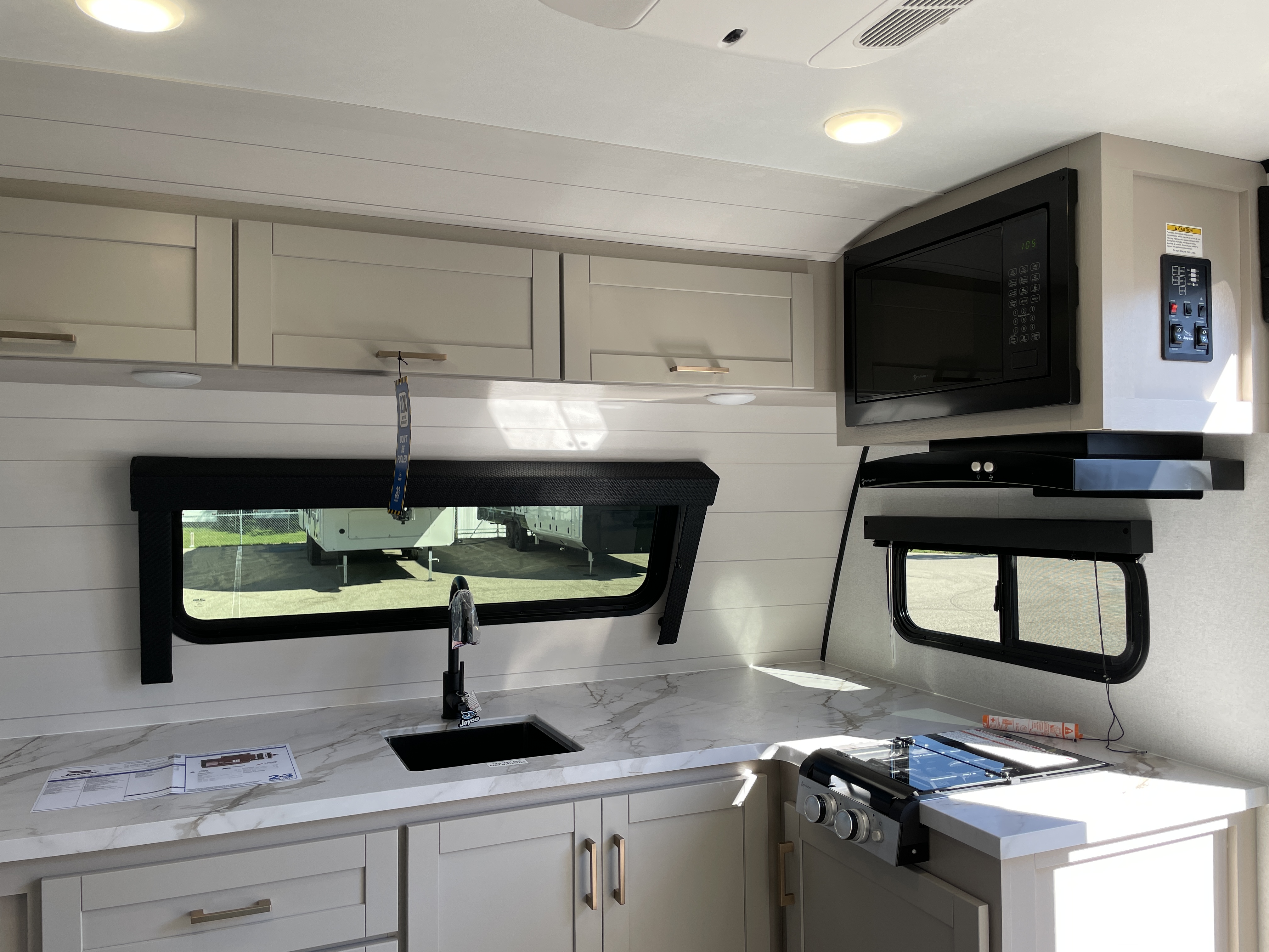 2027 Jayco Jay Feather Air 17FK - Image 12