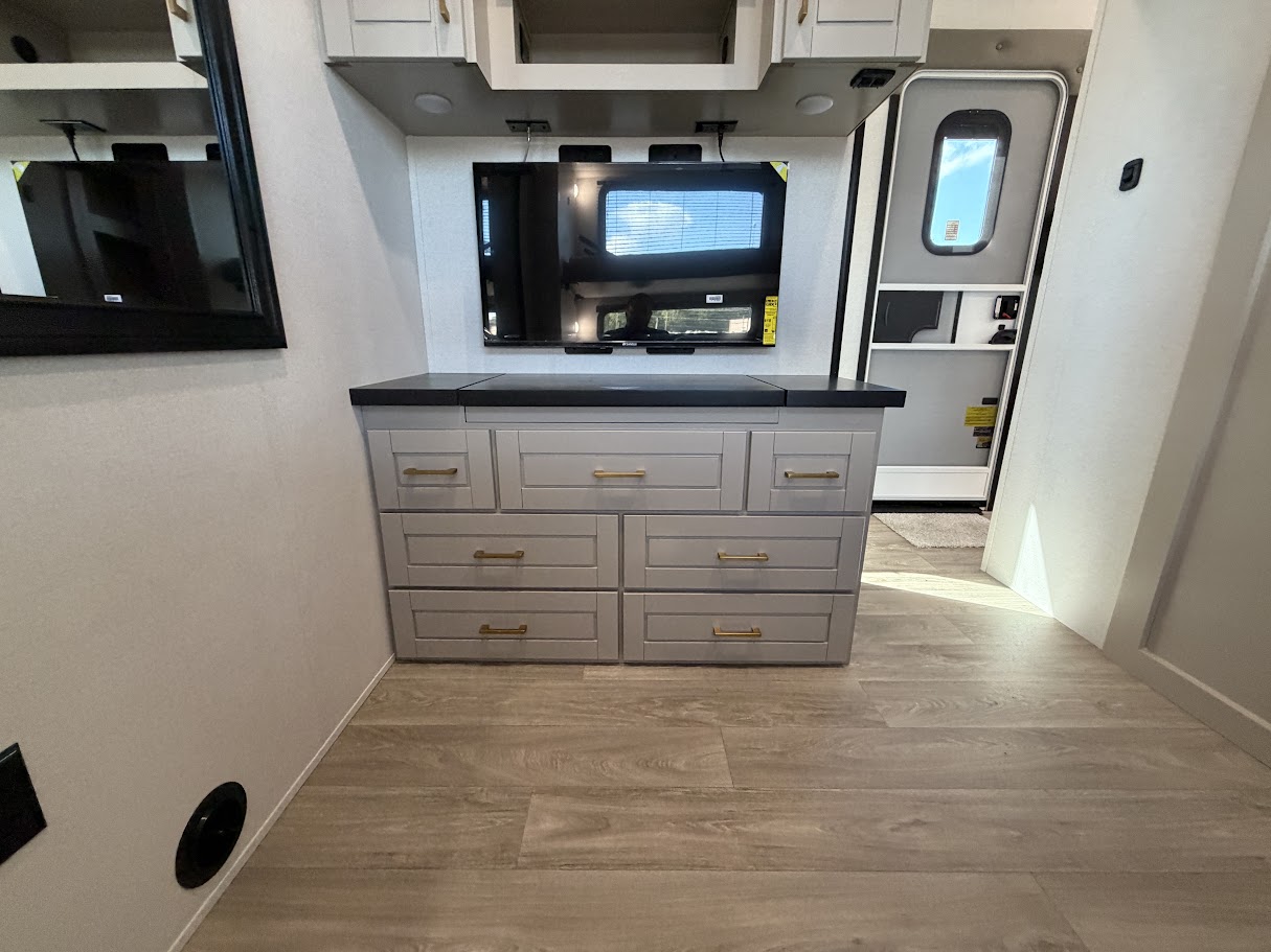2027 JAYCO NORTH POINT 361RLBH - Image 42