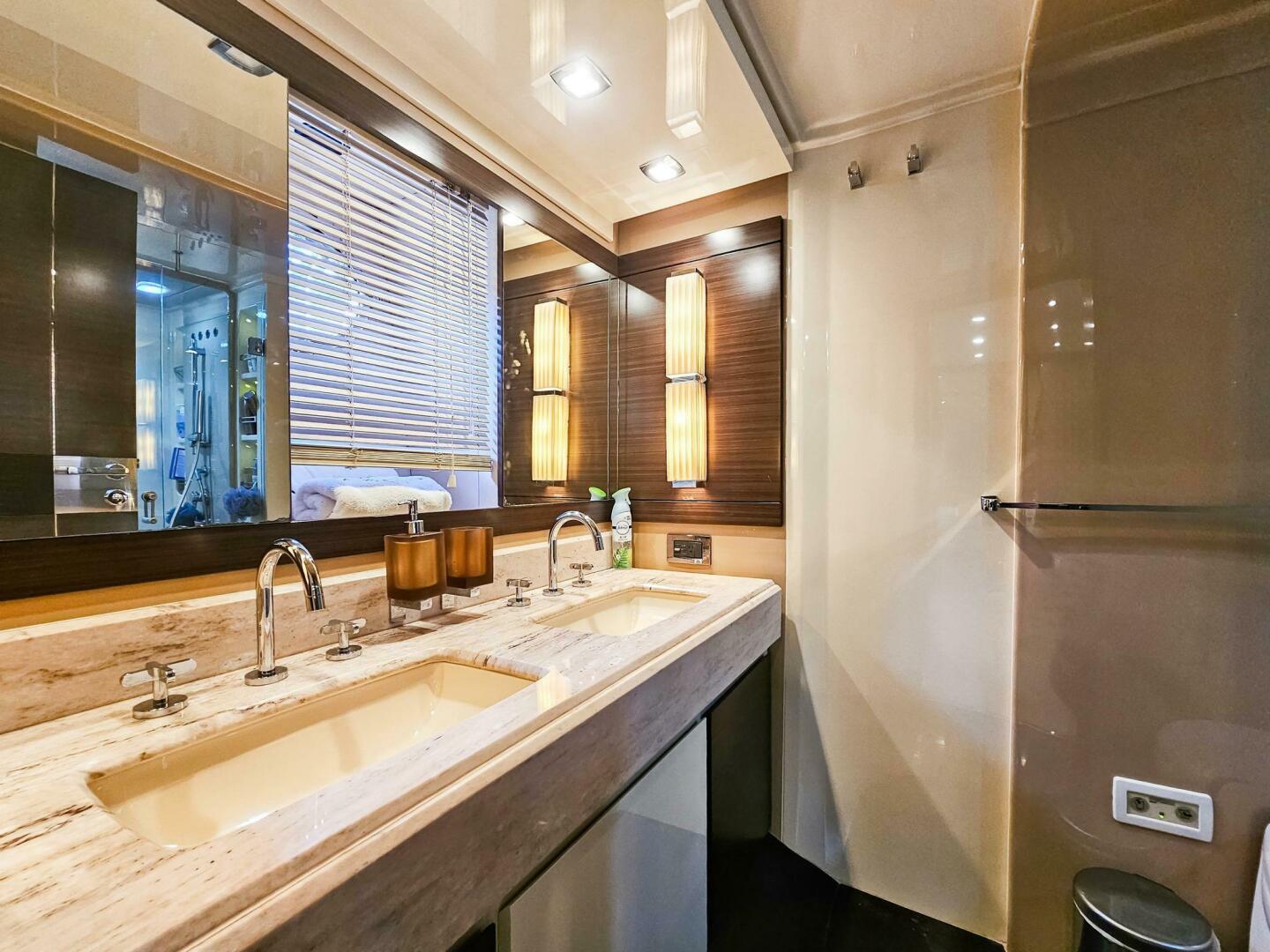 2013 Azimut 70 - Image 45