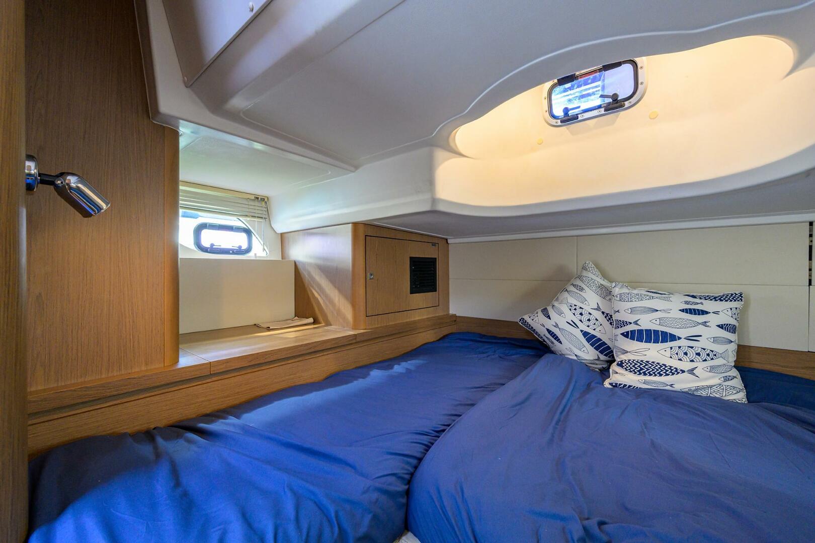 2003 Jupiter 31 Cuddy - Image 33