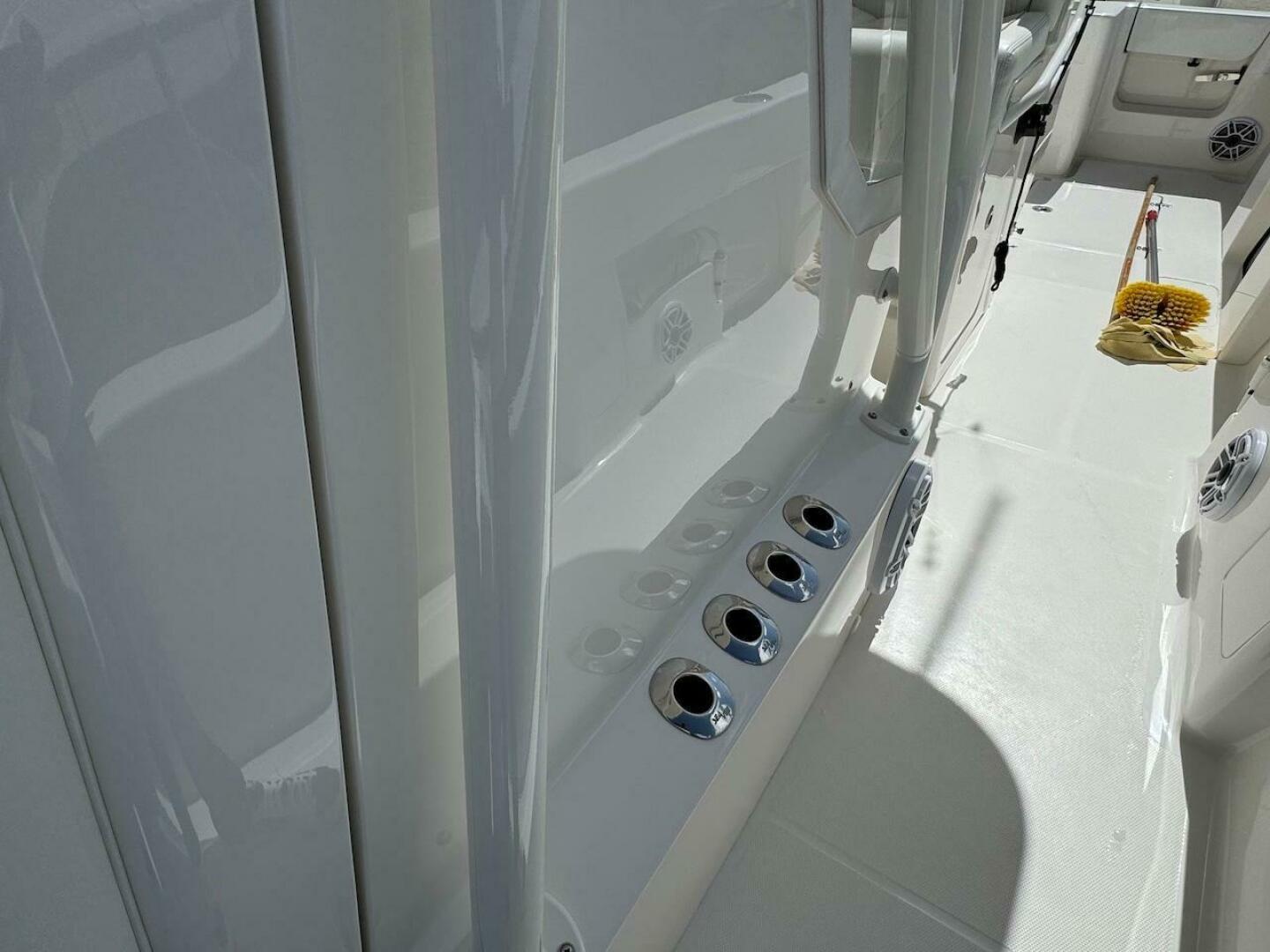 2024 SeaVee 340Z - Image 10