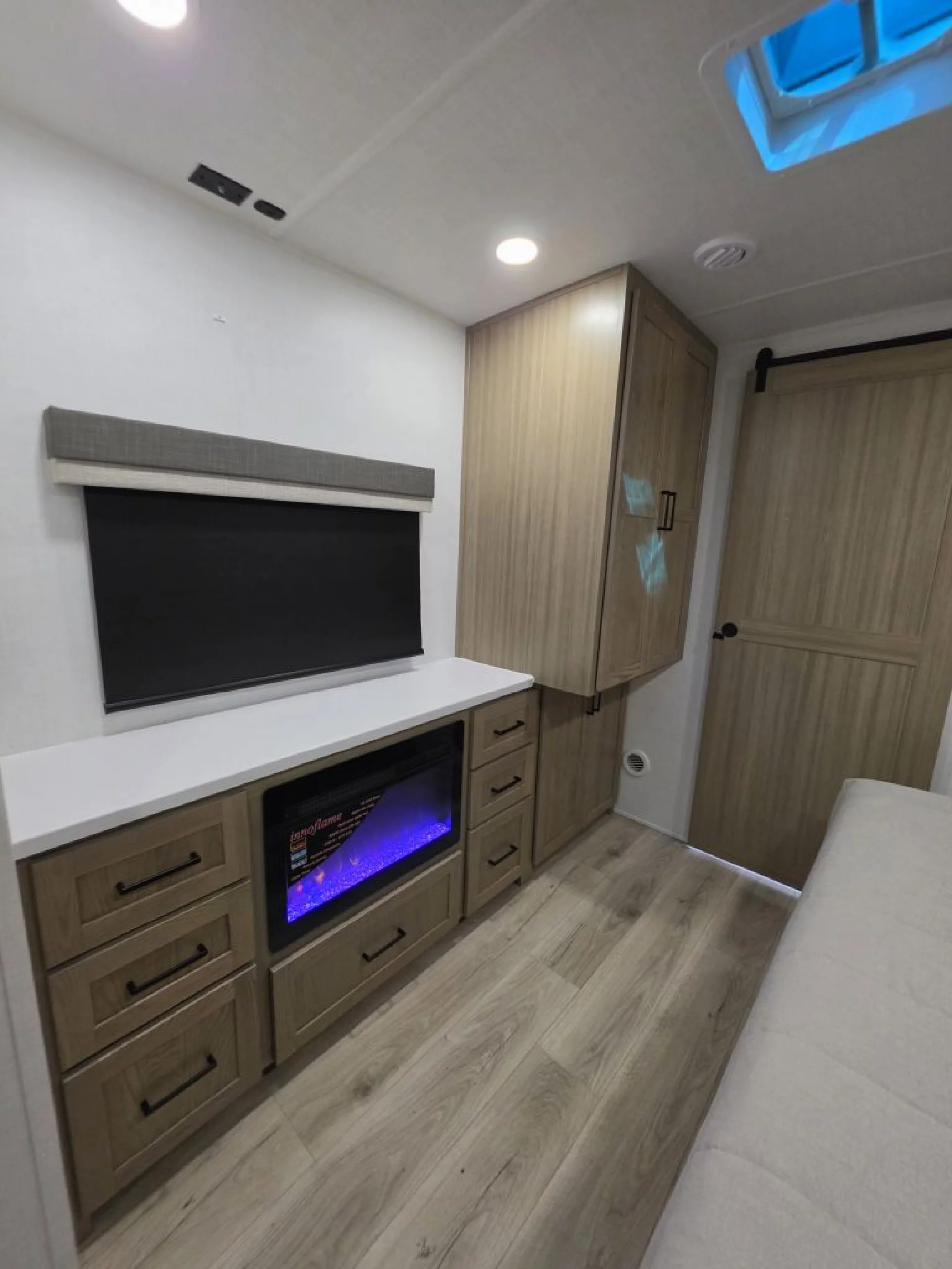2027 FOREST RIVER ROCKWOOD ULTRA LITE 2623MBR - Image 14