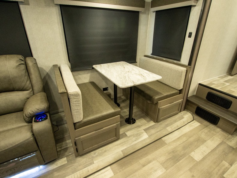 2023 Coachmen Chaparral Lite 25RE - Image 7