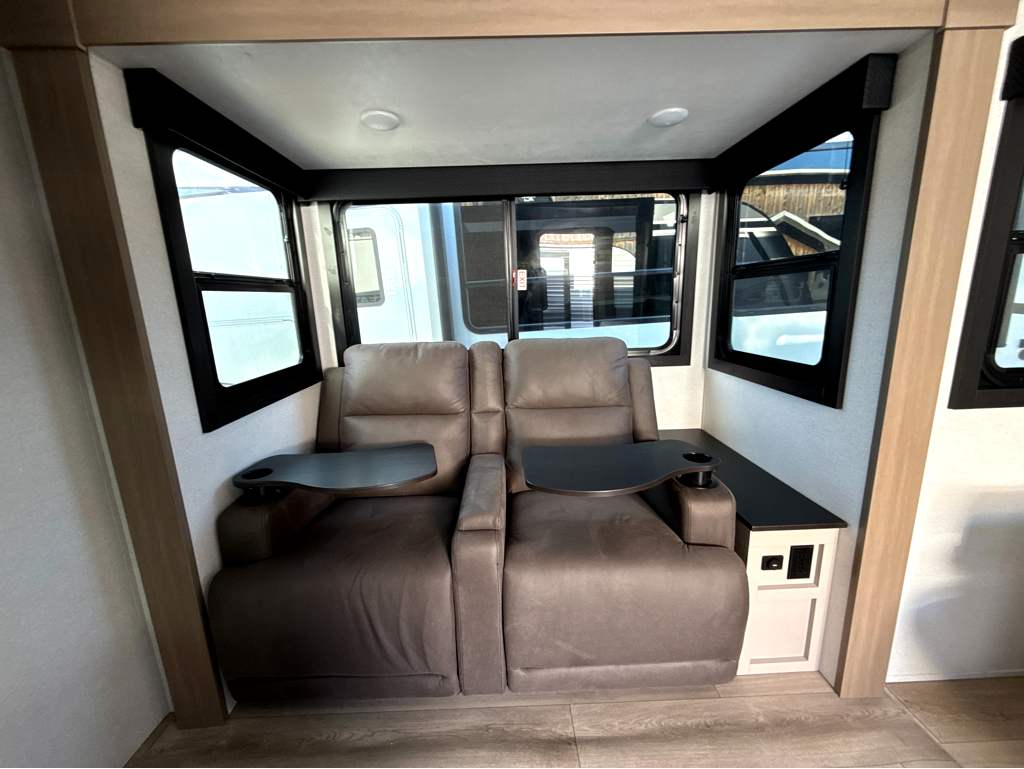 2027 JAYCO JAY FEATHER 19MRK - Image 13