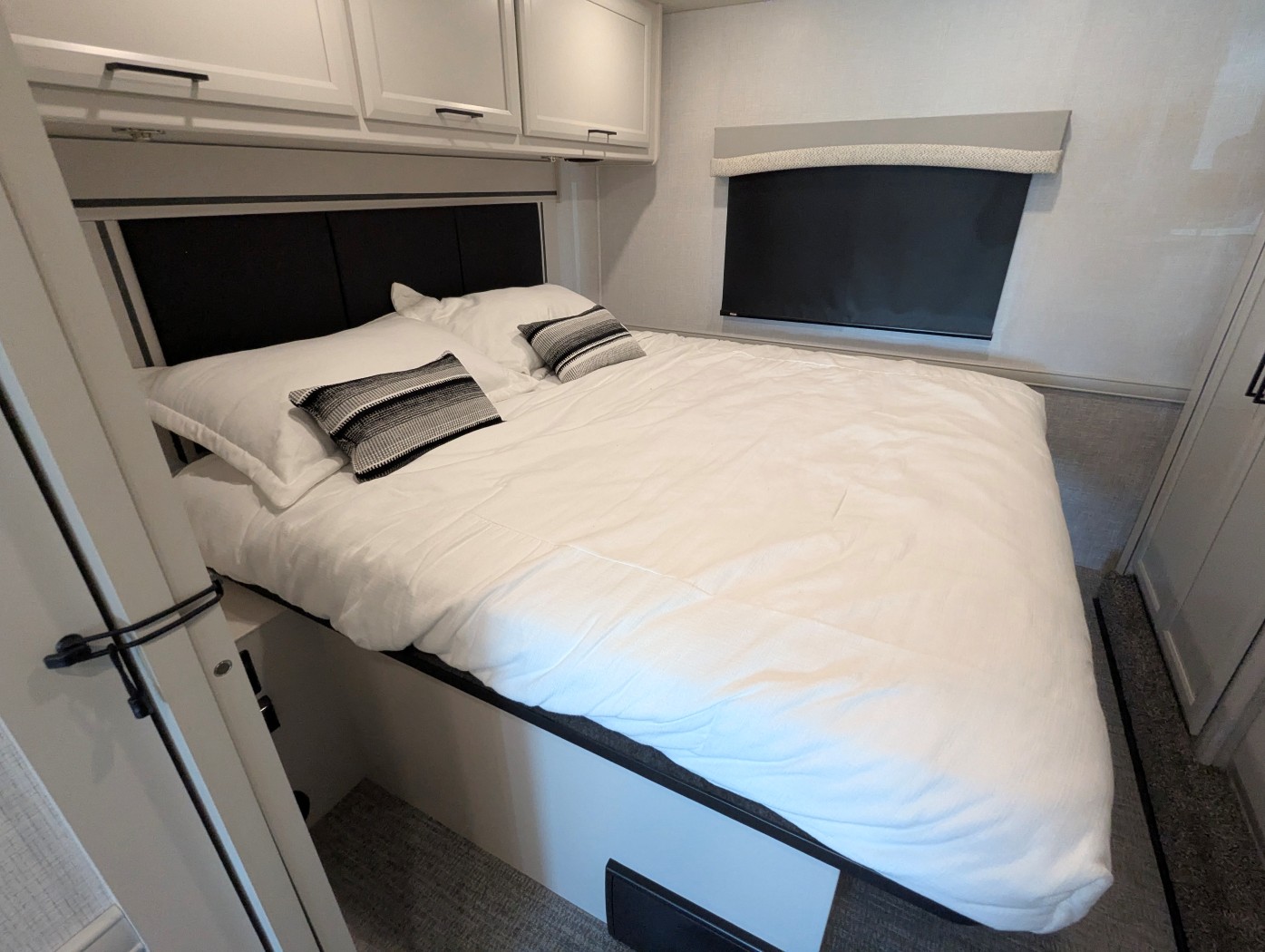 2026 Fleetwood Flair 29M - Image 28