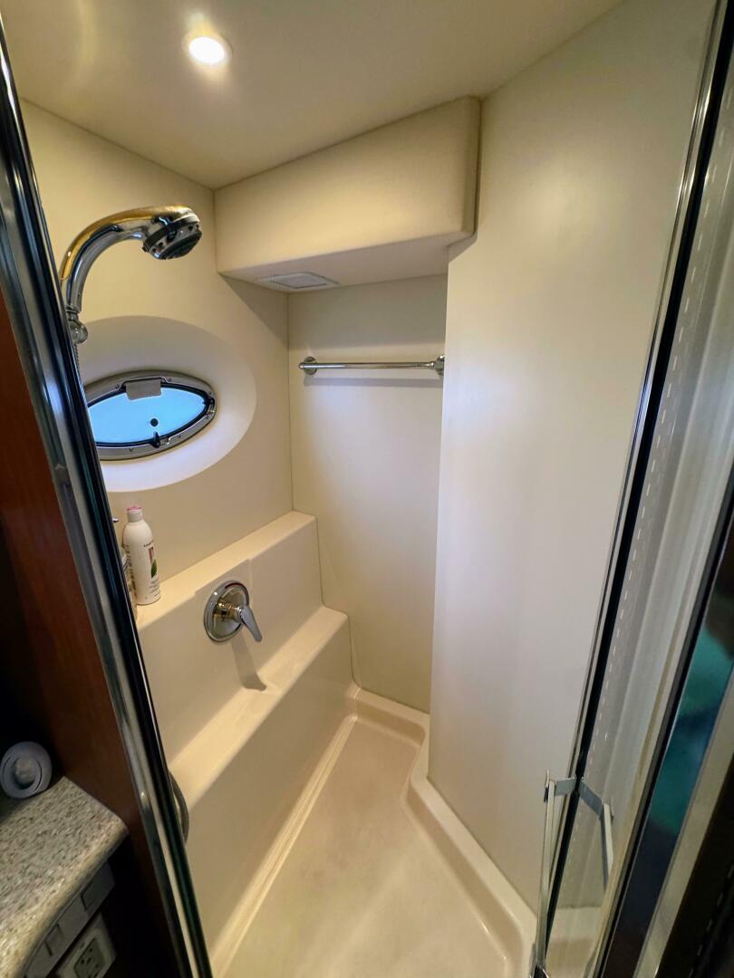 2005 Silverton 35 Motor Yacht - Image 45