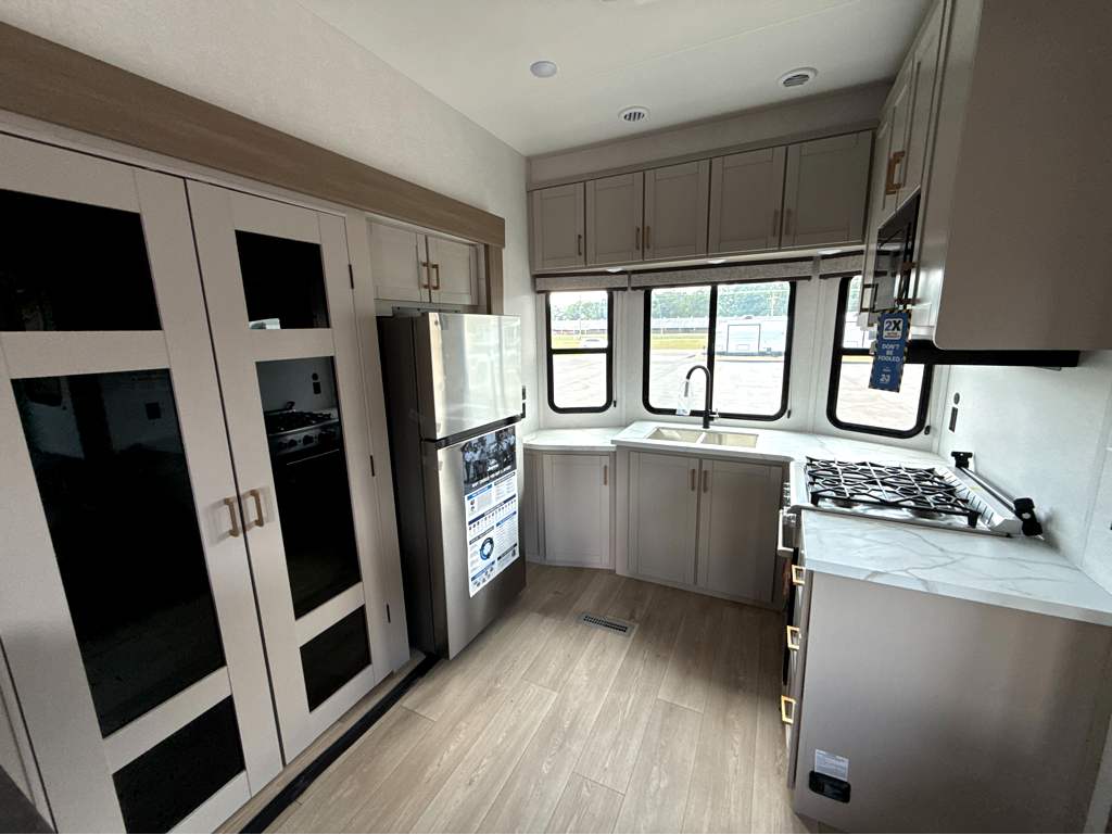 2027 JAYCO JAY FLIGHT BUNGALOW 404LOFT - Image 11