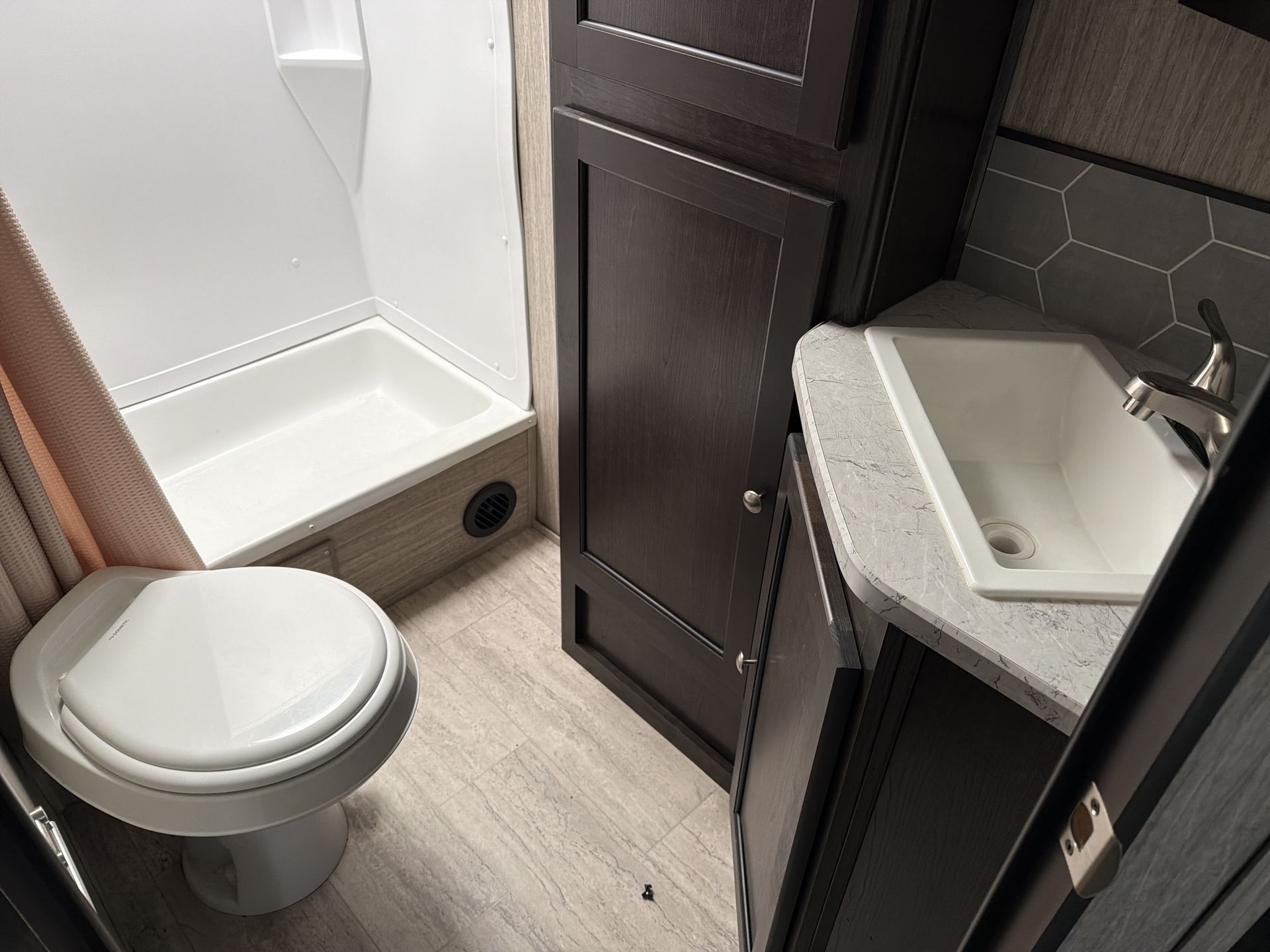 2019 Cruiser RV Shadow Cruiser SC240BHS - Image 17