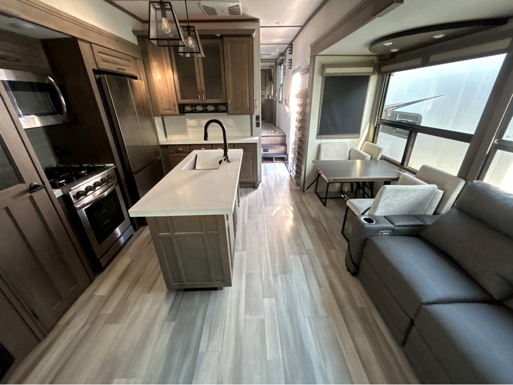 2023 GRAND DESIGN SOLITUDE 378MBS - Image 23