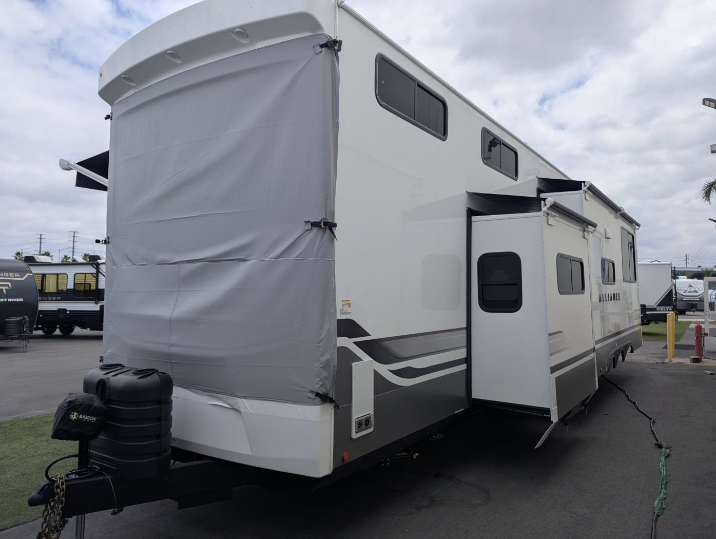 2027 Alliance RV Benchmark 44LFT - Image 2