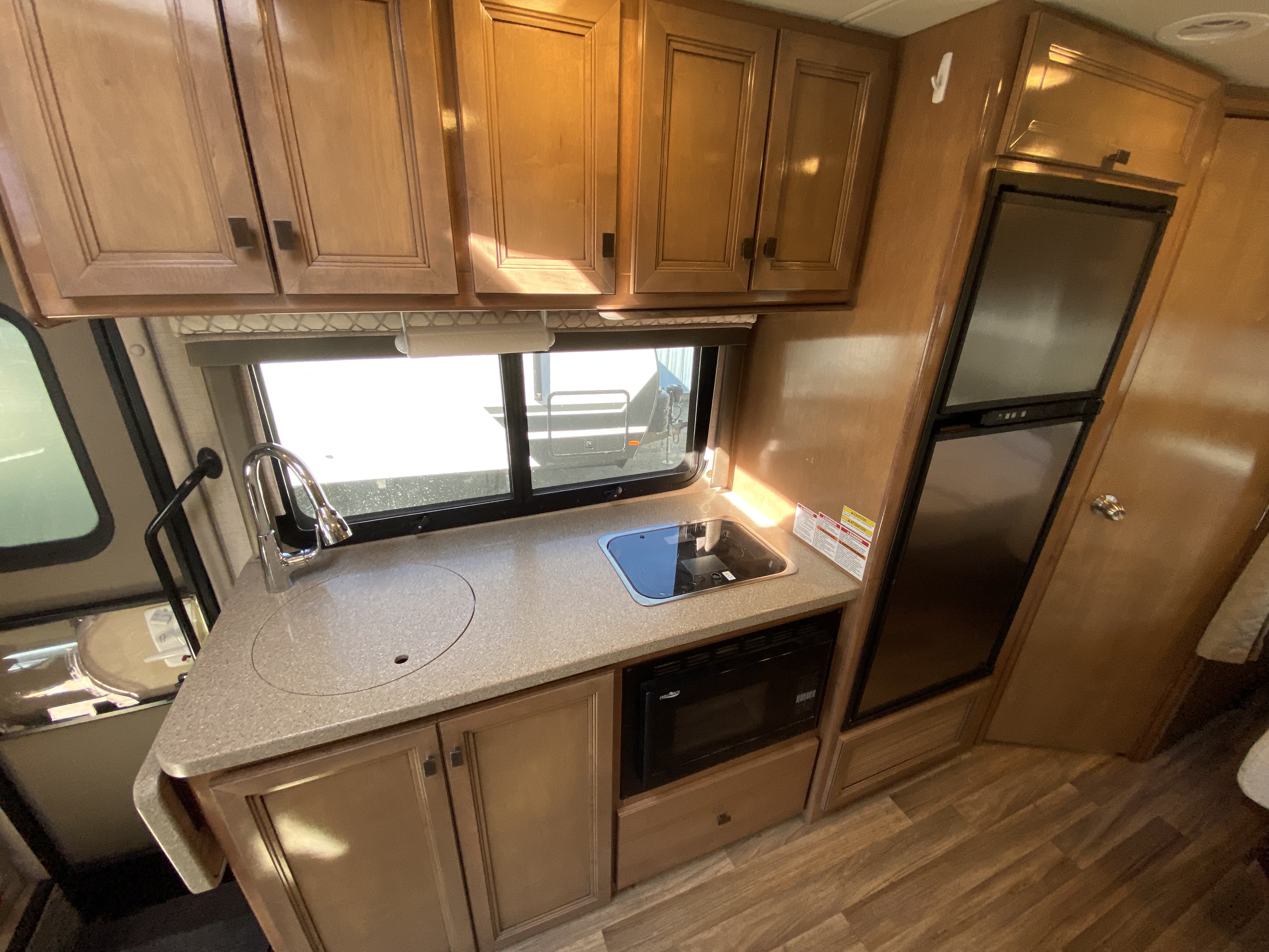 2019 THOR MOTOR COACH SYNERGY SS24 - Image 11