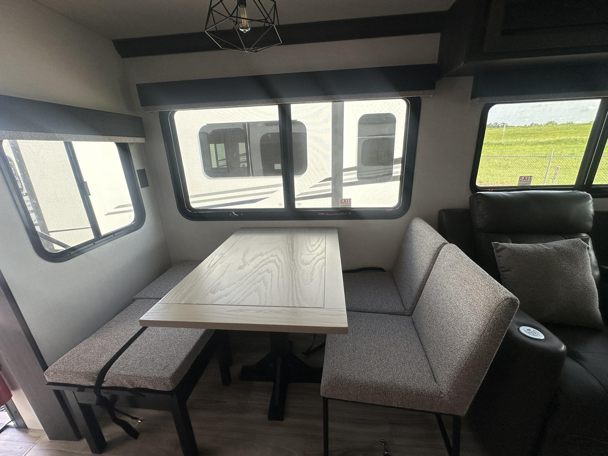 2026 VENTURE RV SPORTTREK 354VBH - Image 22