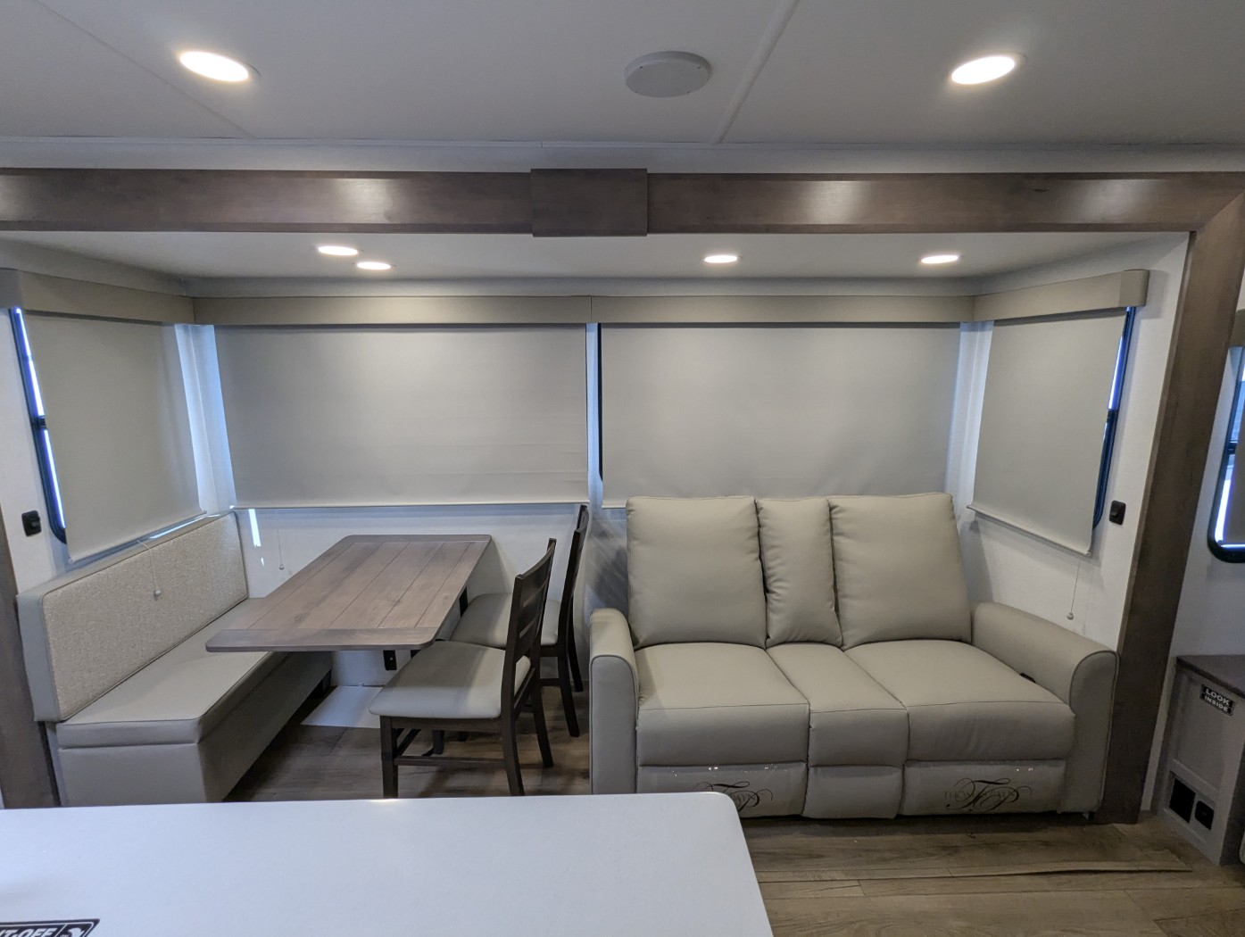 2026 Alliance RV Avenue 332RL - Image 23