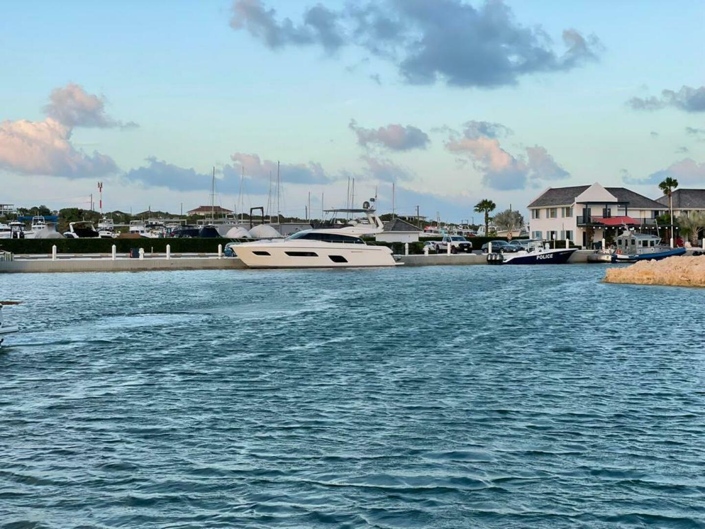 2016 Ferretti Yachts 550 - Image 4