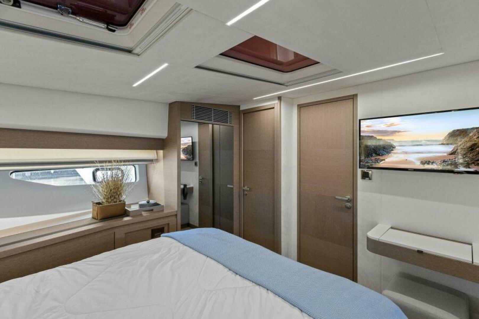 2022 Prestige 590 Flybridge - Image 34