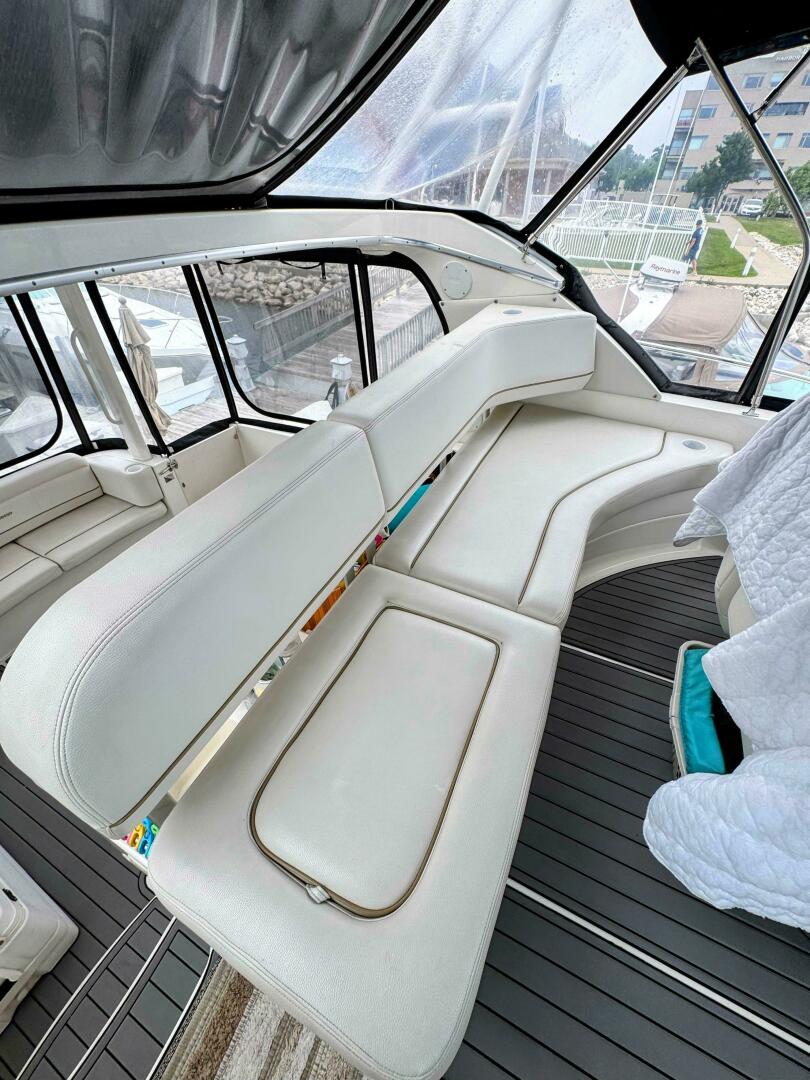 2005 Silverton 35 Motor Yacht - Image 18