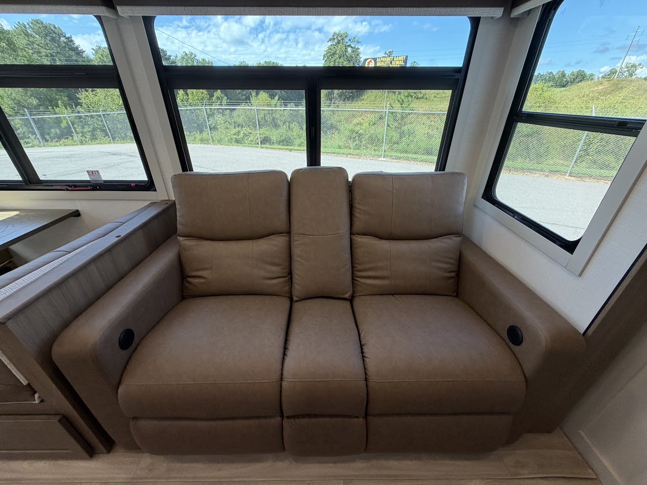 2027 VENTURE RV SPORTTREK 343VIB - Image 19