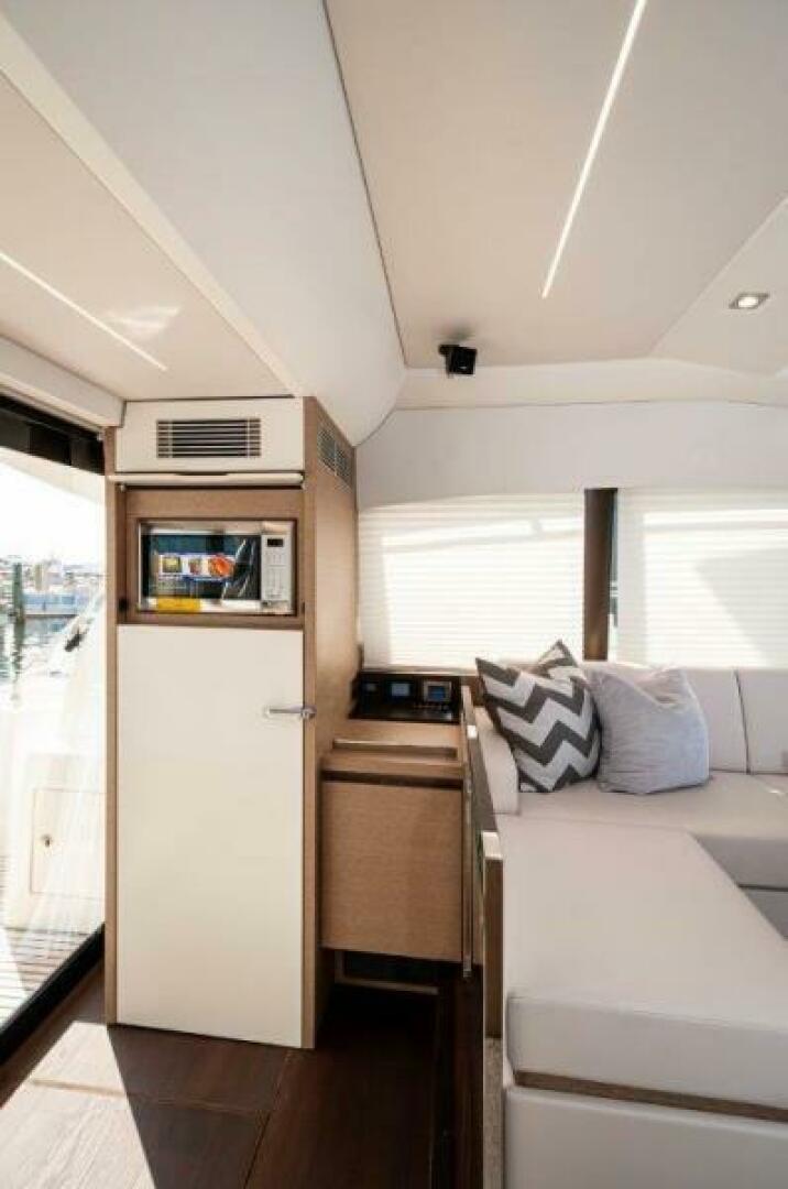 2018 Prestige 460 - Image 17