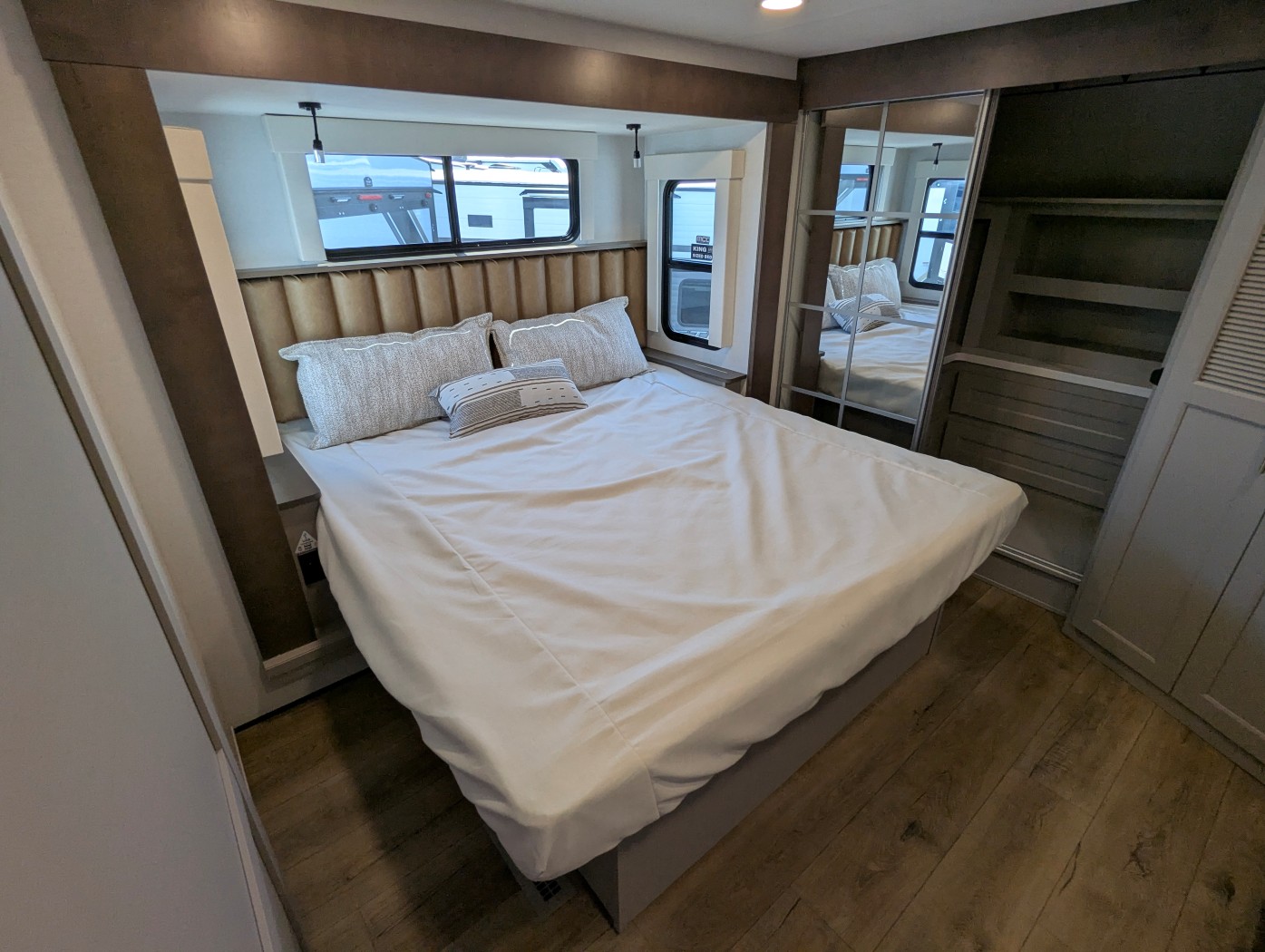 2026 Alliance RV Paradigm 310RL - Image 7