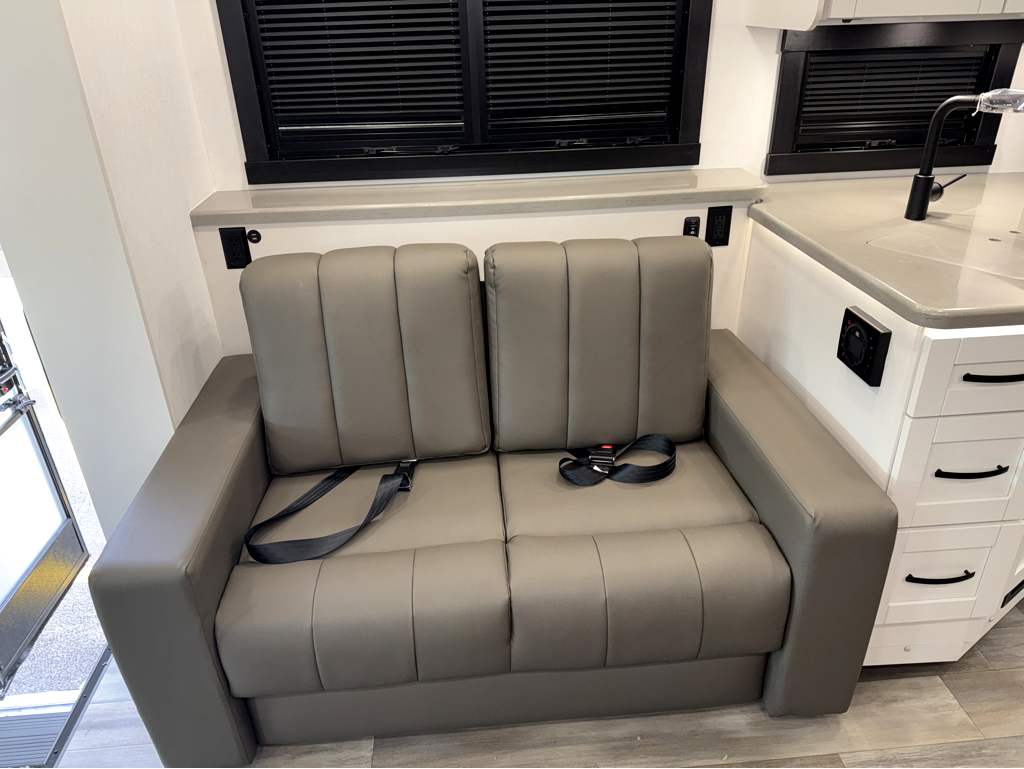 2026 JAYCO PRECEPT 34G - Image 6