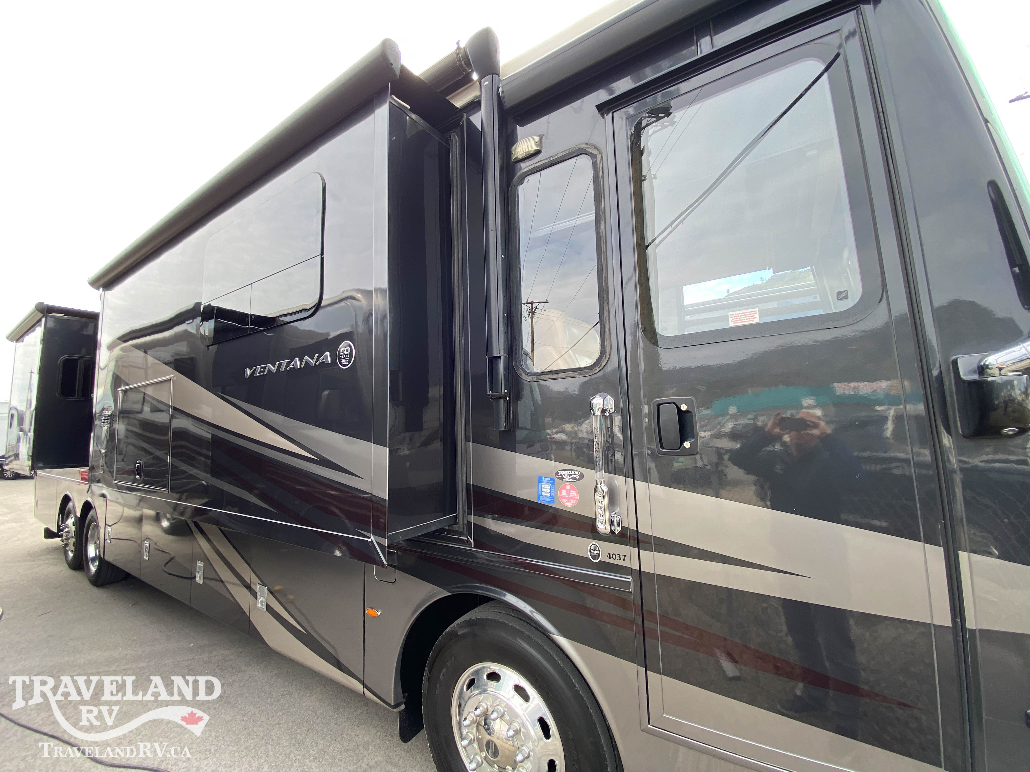 2018 Newmar Ventana 4037 - Image 1