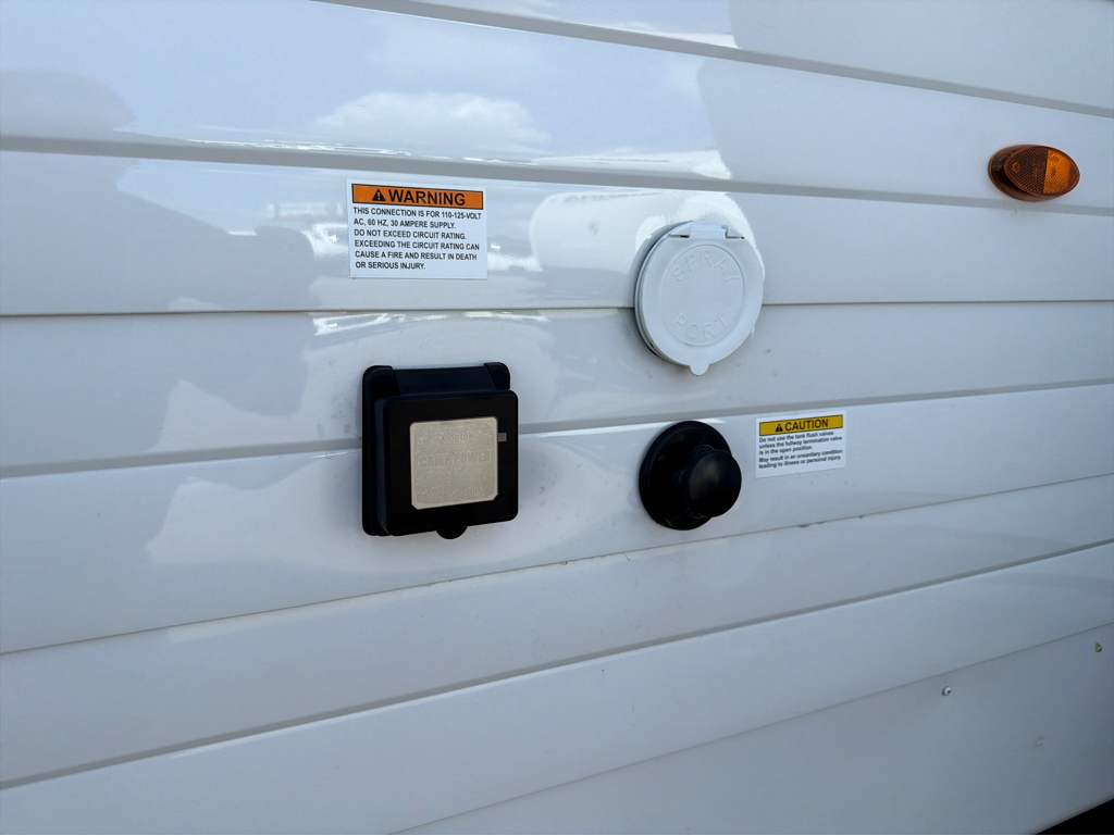 2027 VENTURE RV SIENNA 241VRD - Image 17