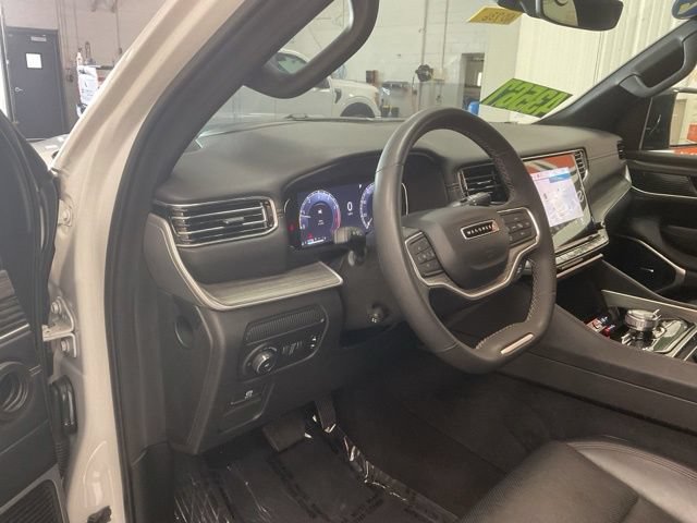 2024 Jeep Wagoneer L Utility 4D Series III 4WD - Image 13
