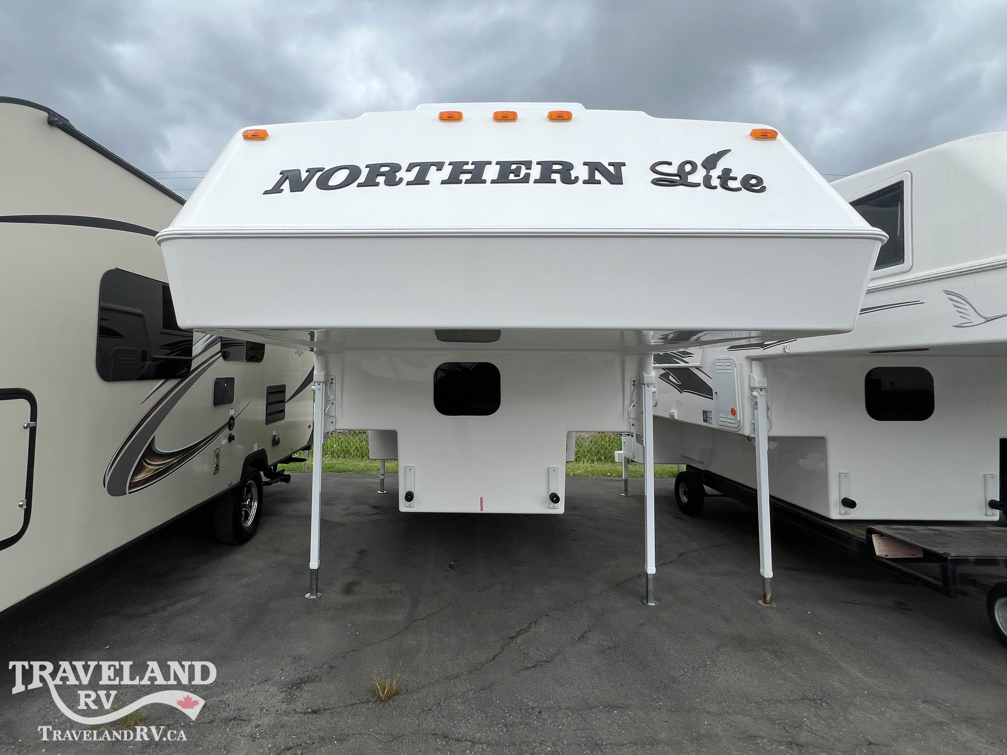 2025 NORTHERN LITE LIMITED EDITION 811DB - Image 4